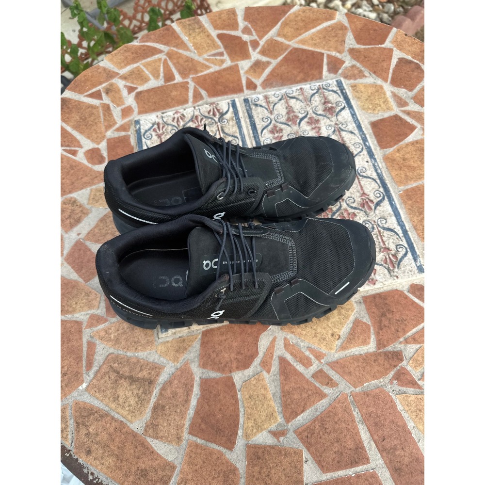 On Running Cloud 5 Mens 8 Black Sneakers Low Top Running Shoes